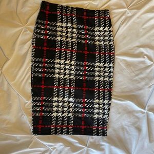 Super cute long pencil skirt!